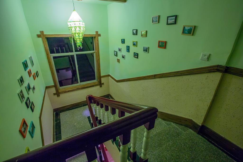 Zhangjiajie April Hostel Extérieur photo